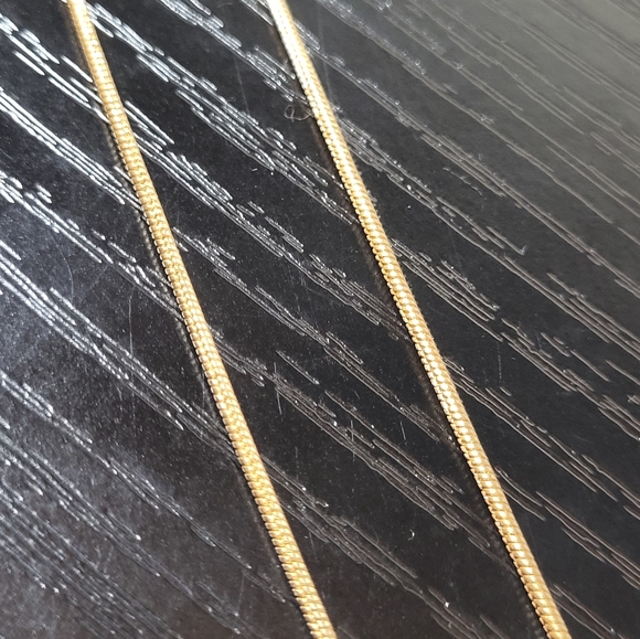 Versona Gold Tone Multicolor Statement Round Pendant Necklace Adjustable 17 inch - Picture 5 of 11